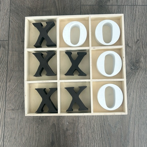 Wooden X’s and O’s Game - Picture 1 of 1